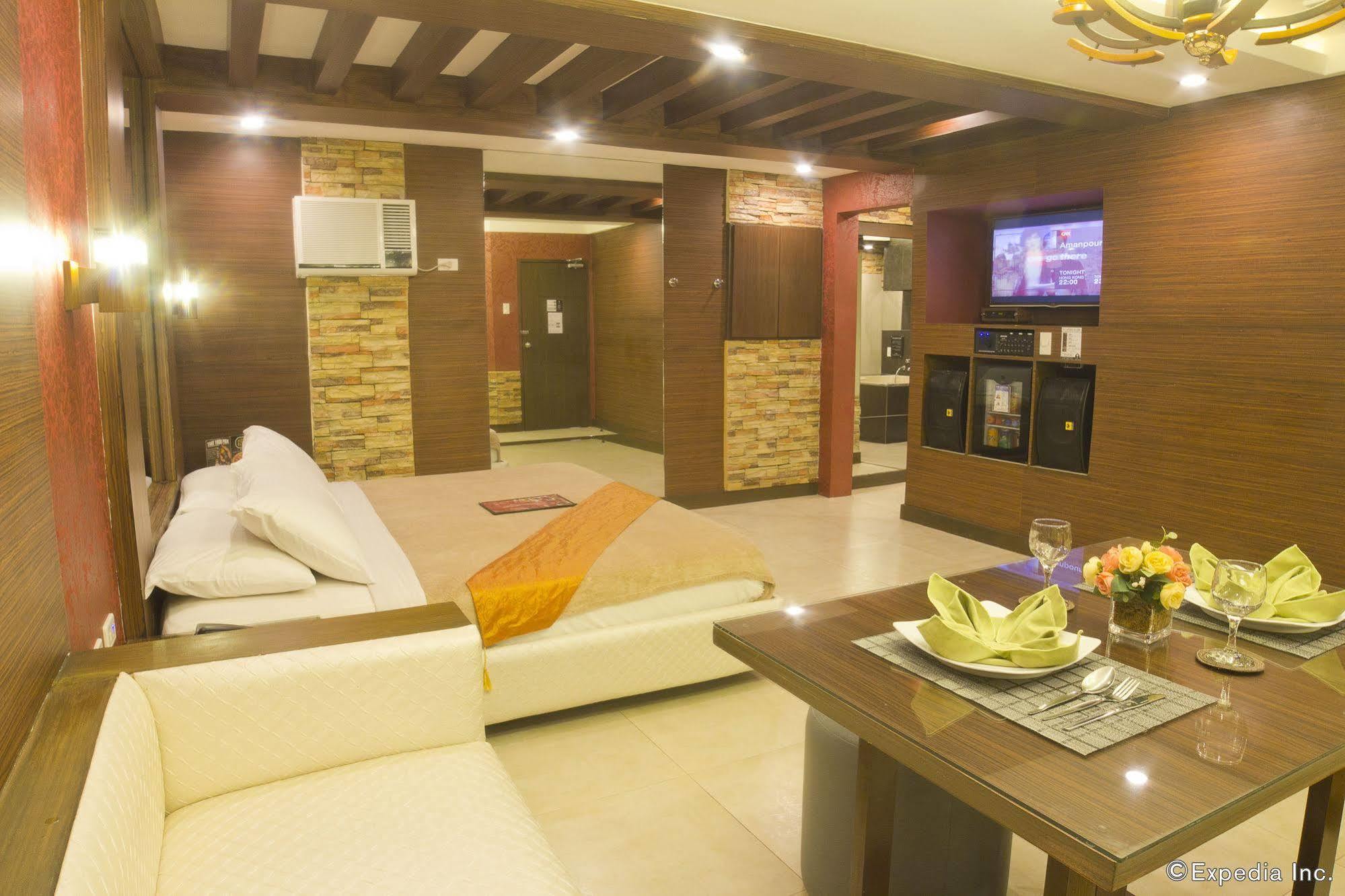 Victoria Court Las Pinas Exterior photo