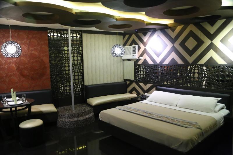 Victoria Court Las Pinas Exterior photo