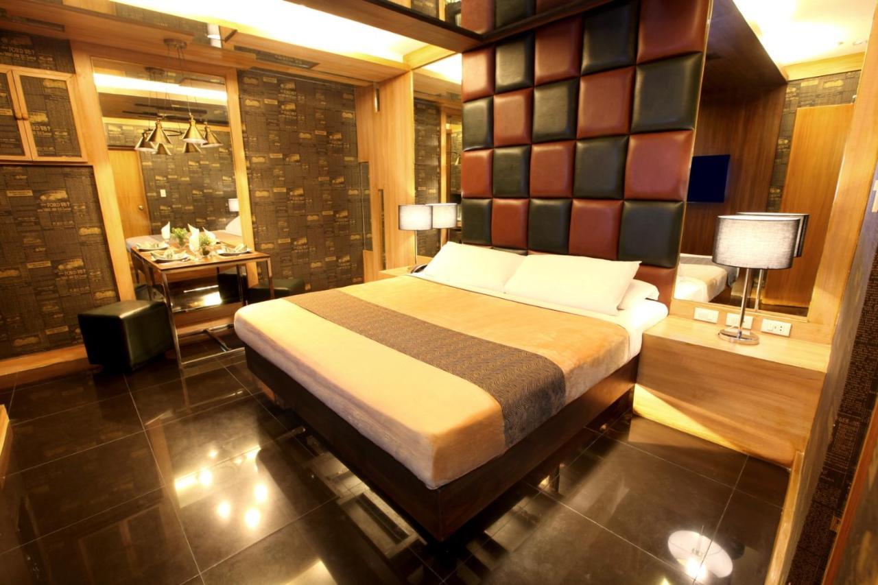 Victoria Court Las Pinas Exterior photo