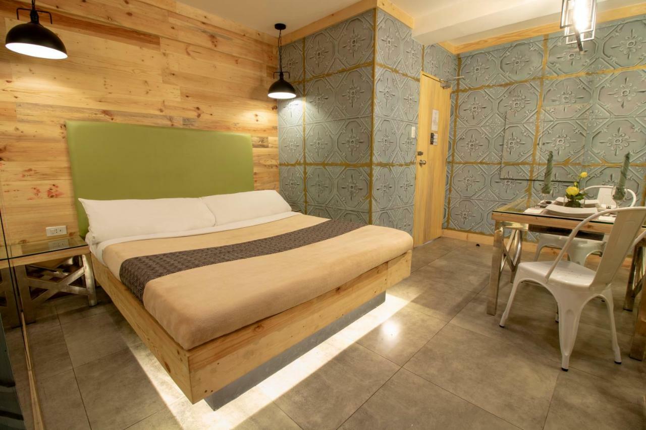Victoria Court Las Pinas Exterior photo